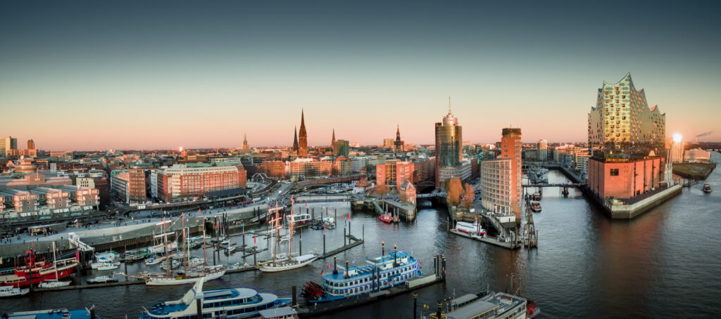 Elbphilharmonie und Hafencity in Hamburg, Einsatzgebiet von Möbeltaxi Lüneburg